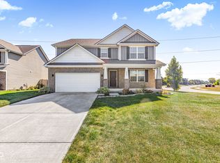 6069 N Cedarwood Dr, McCordsville, IN