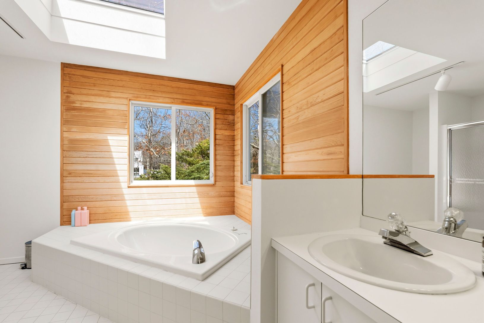  Guest bath 