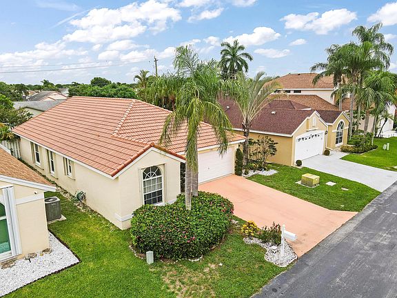 3rd image of 1383 Fairfax Circle E