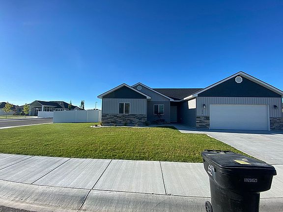 2nd image of 1030 Elmwood Cir