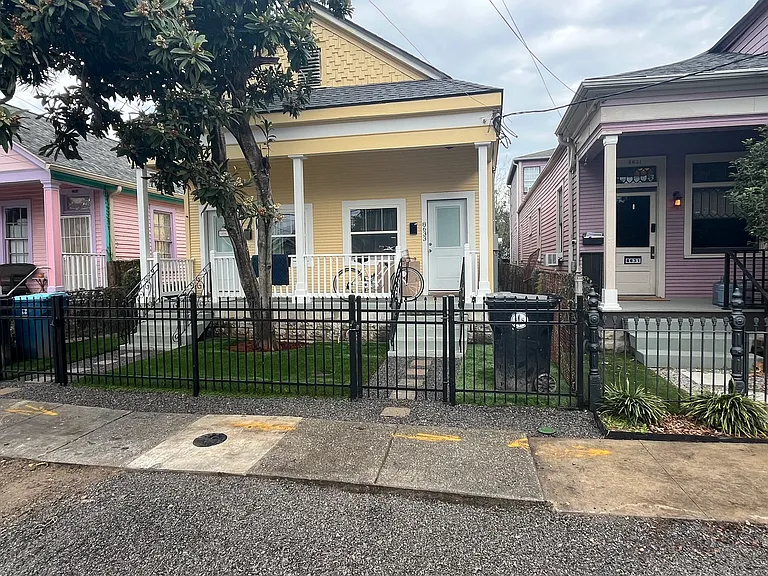 Synthetic turf front yard, spacious front porch with ceiling fans