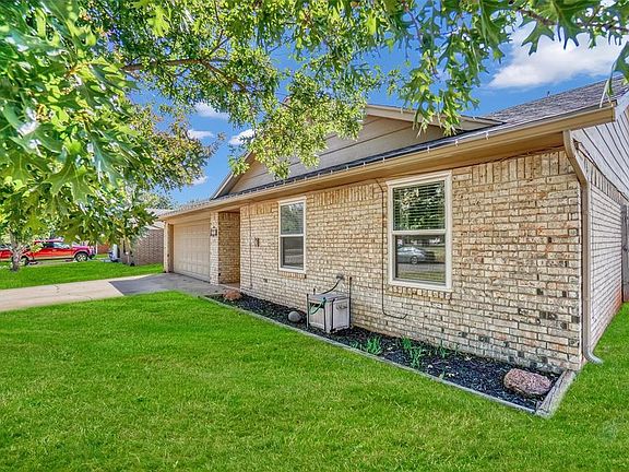 3rd image of 1512 Sherry Ct
