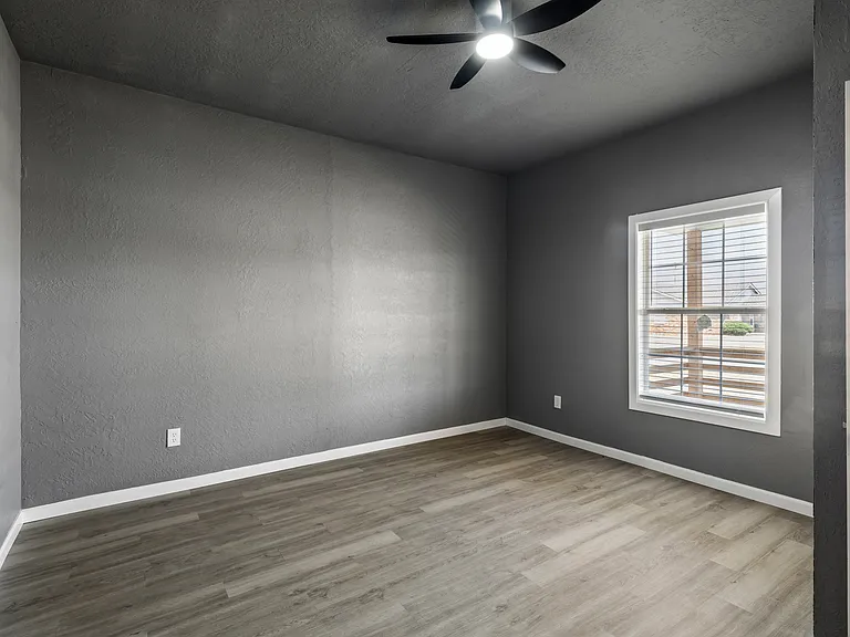 1320 W Frisco St — Photo 17