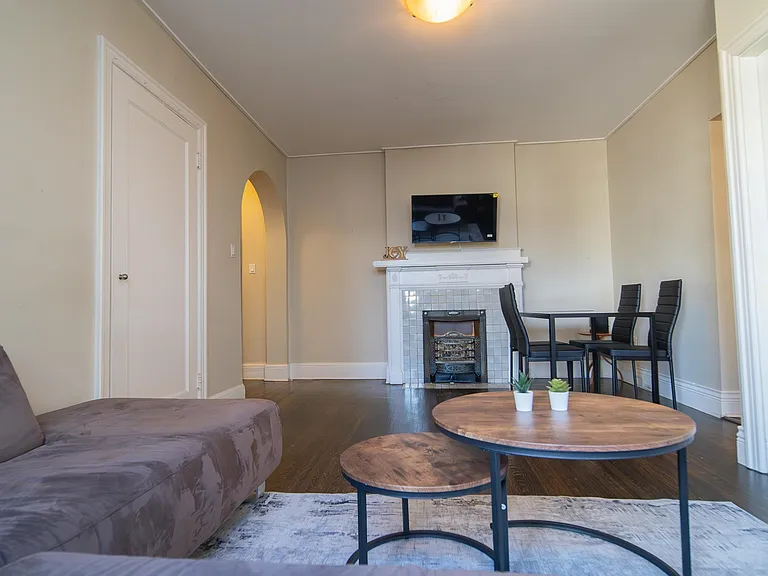 935 Jervis St #5 — Photo 15