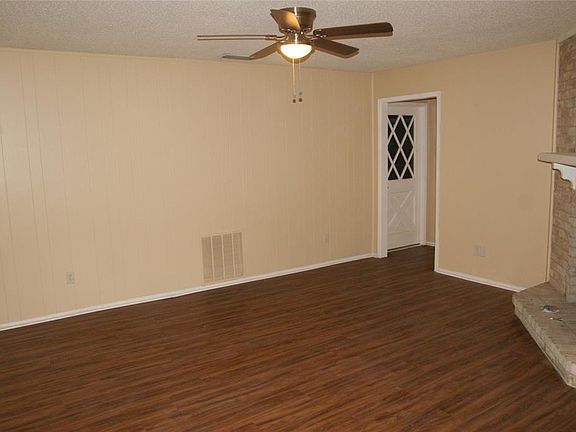 5th image of 607 Southwood Ct #D