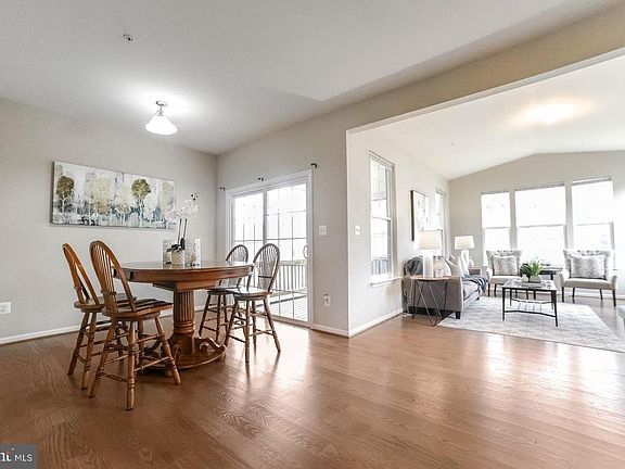 3rd image of 22276 Scott Cir