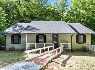 1029 Woodlawn Dr, Cleveland, GA 30528