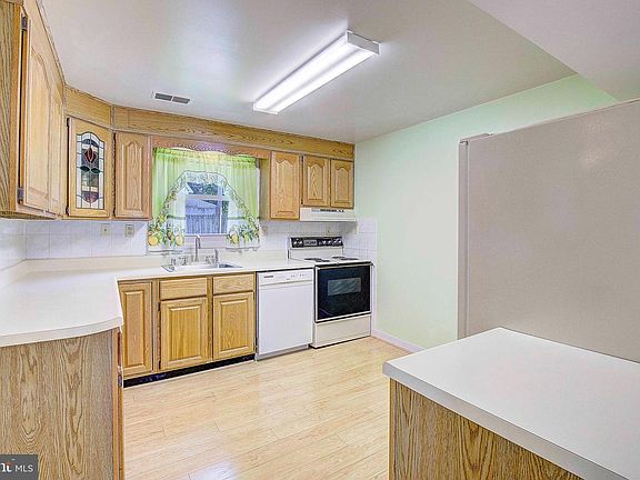 2nd image of 631 Cadbury Dr