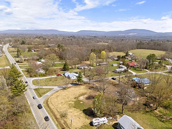 4th image of 42 Crab Apple Ln