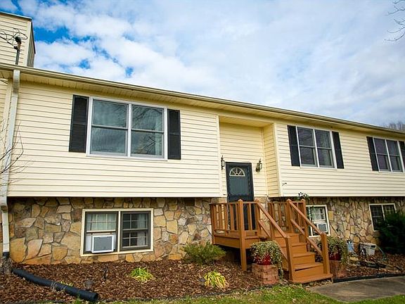 2nd image of 311 Hill Crest Cir