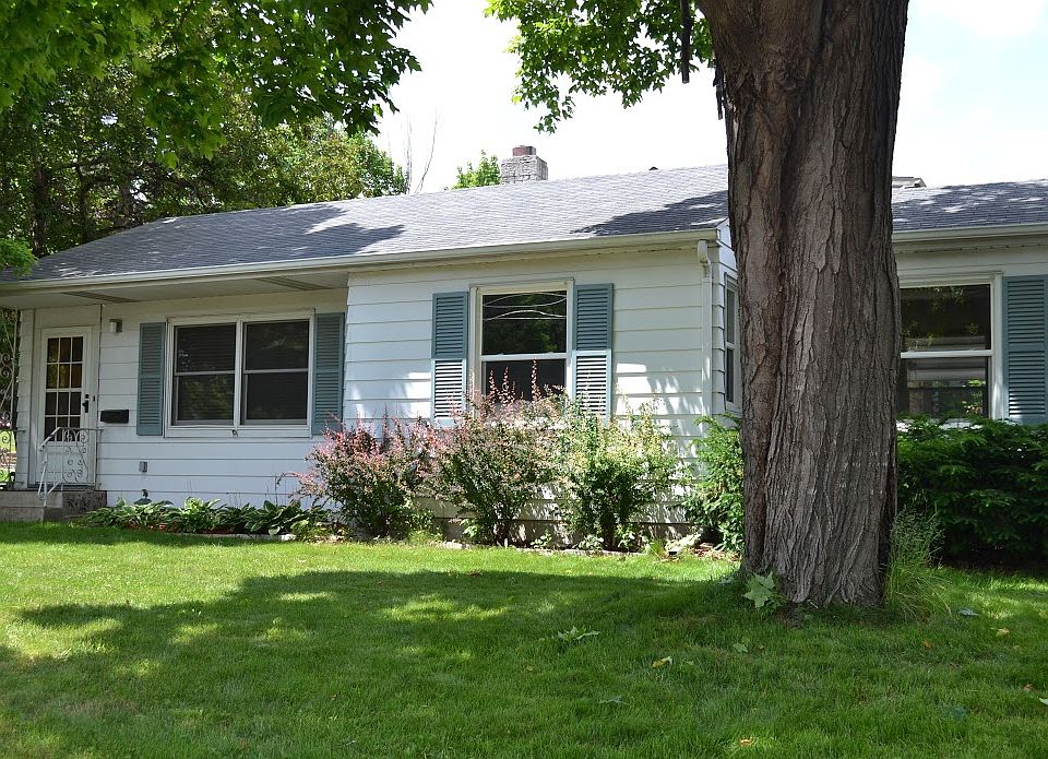 1st image of 799 Hoyt Ave W