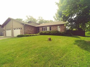 5211 Springdale Ln, McHenry, IL 60050