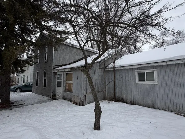 220 Pearl St, Pinckney, MI 48169