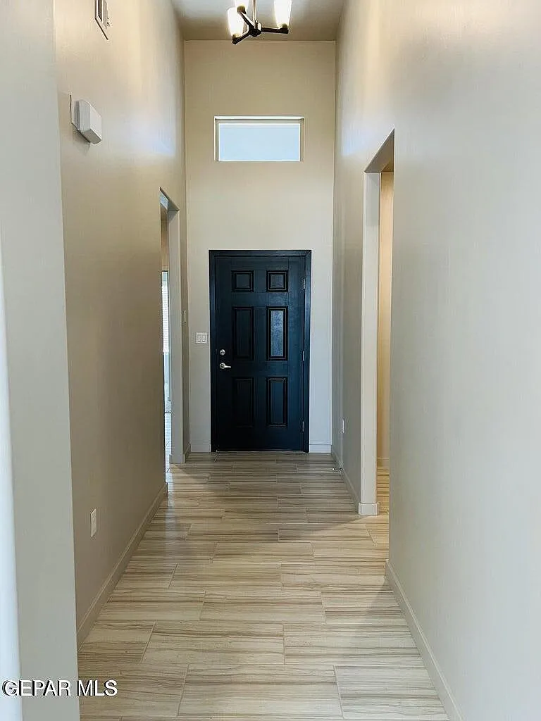 4 bed, 2.5 bath, 1910 sqft, $2,300 — Photo 2