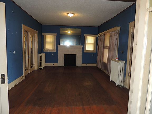 3rd image of 608 E Court St