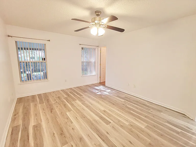 2107 E Willesdon Dr — Photo 16
