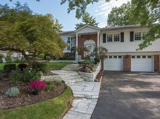 131 Monterey Dr, Manhasset Hills, NY 11040
