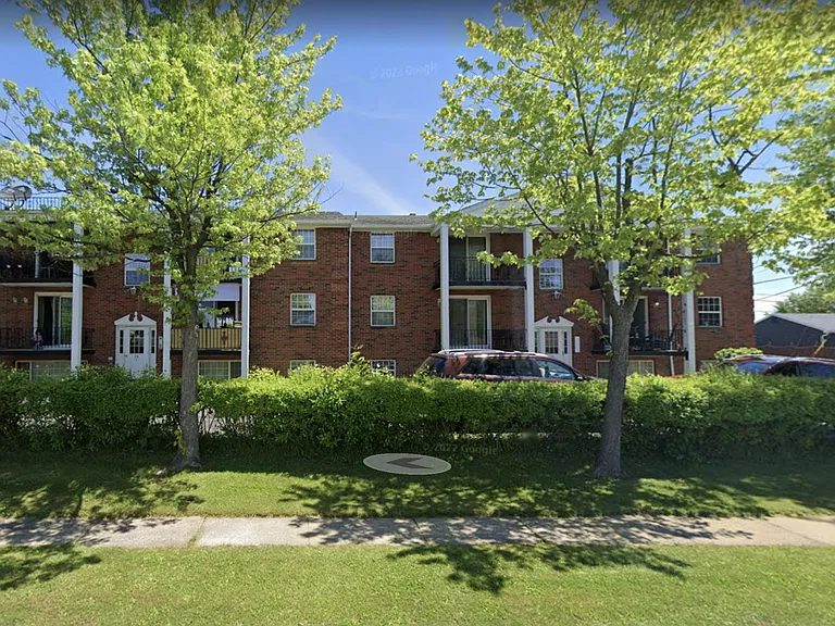 25 Logan Ave #4 — Photo 1