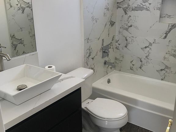 5th image of 1110 S Bedford St #208
