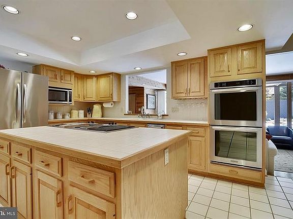 4th image of 10331 Hickory Forest Dr