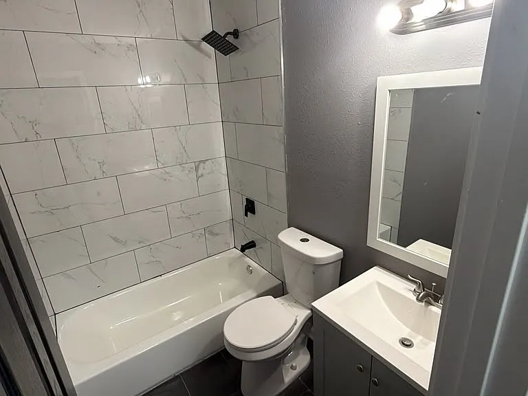 2530 Rozelle St — Photo 6