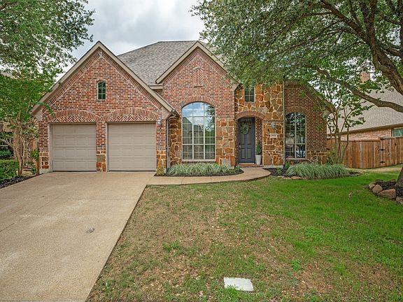 2nd image of 1001 Thornapple Dr