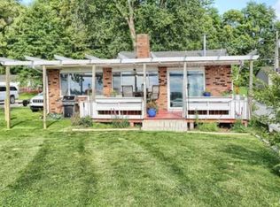 1049 Chapman Lake Dr, Warsaw, IN 46582