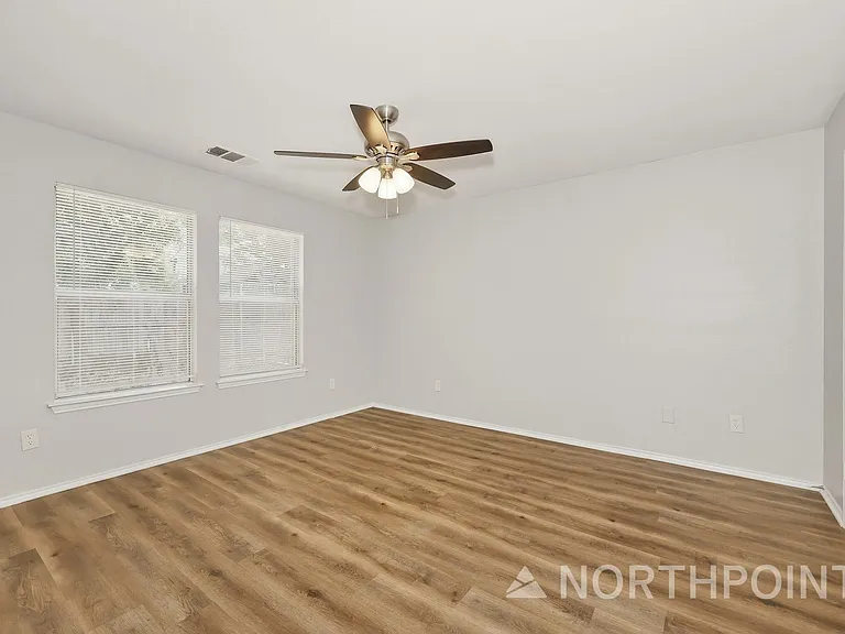 3075 Saint Nicholas Dr — Photo 7