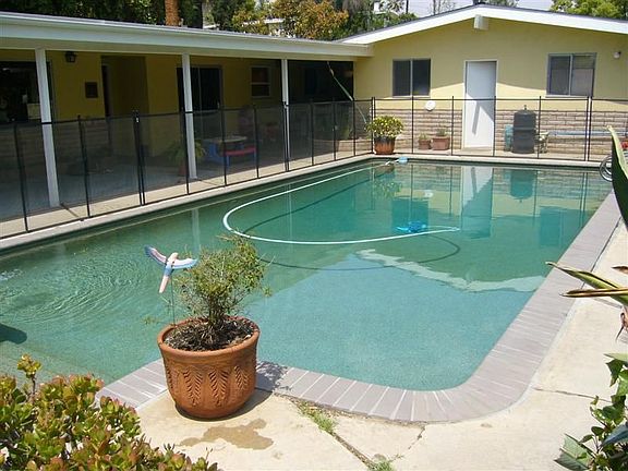Beautiful Pool Courtyard