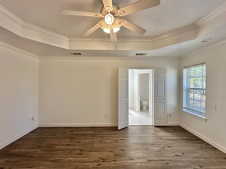 10191 FM 607 N — Photo 23