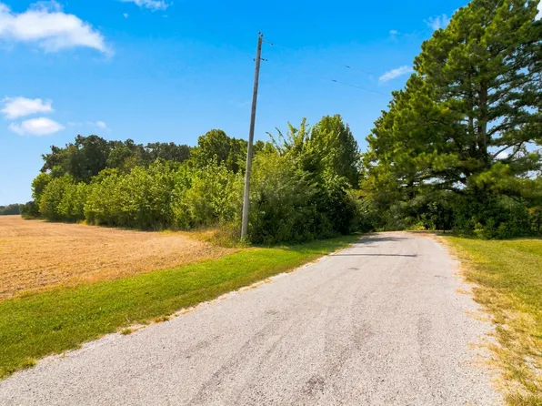 371 Wildwood Ln, Paris, TN 38242