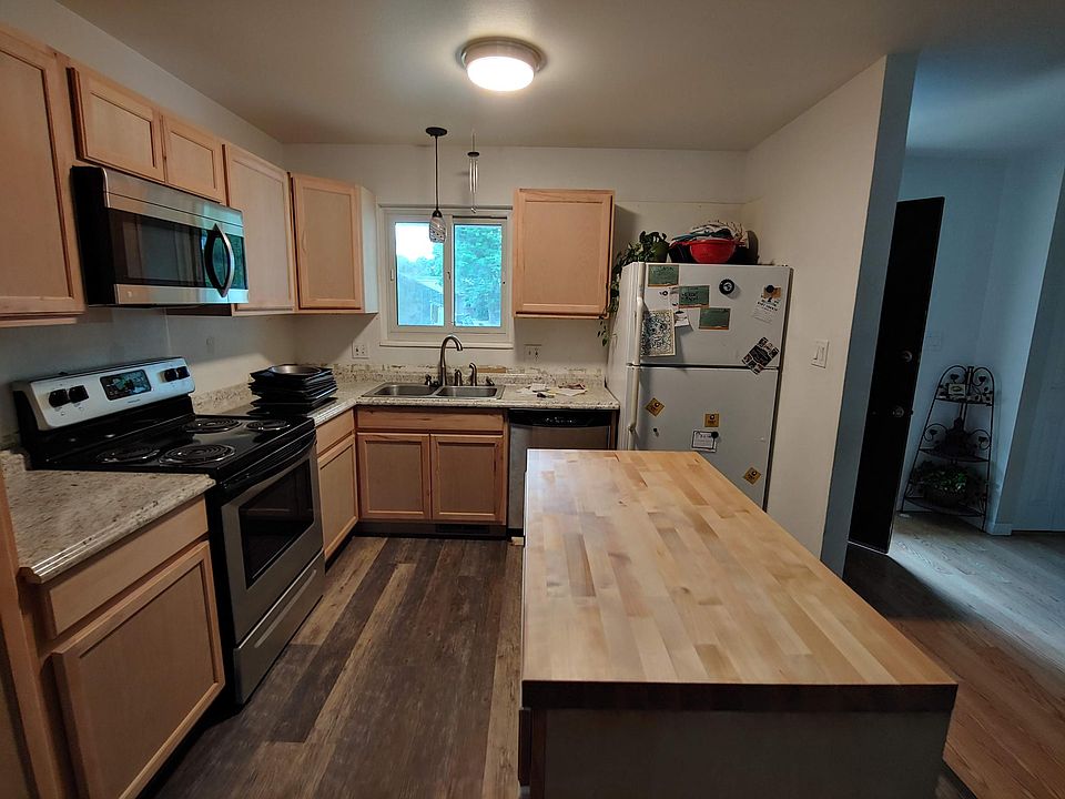 2nd image of 3528 Lancaster Dr