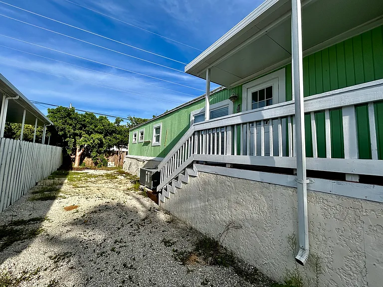 100 Sunset Ln — Photo 23
