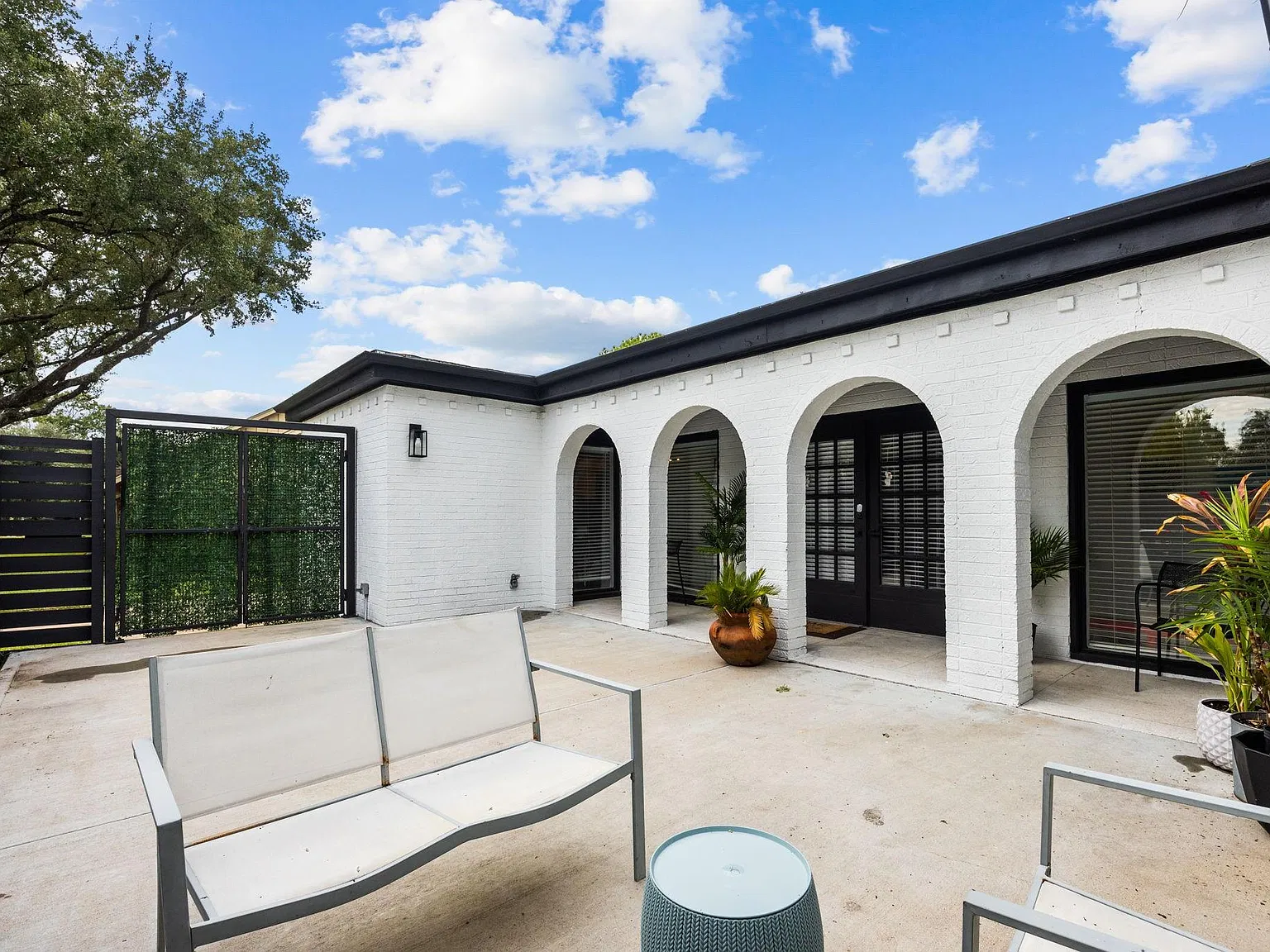 4 bed, 3.0 bath, 2130 sqft, $3,500 — Photo 4