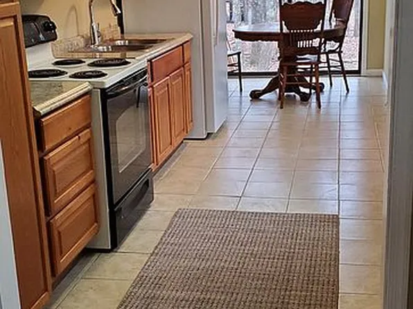 156 Deer Trail Dr, Hawley, PA 18428