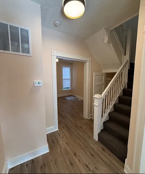 1633 Appleton St — Photo 5