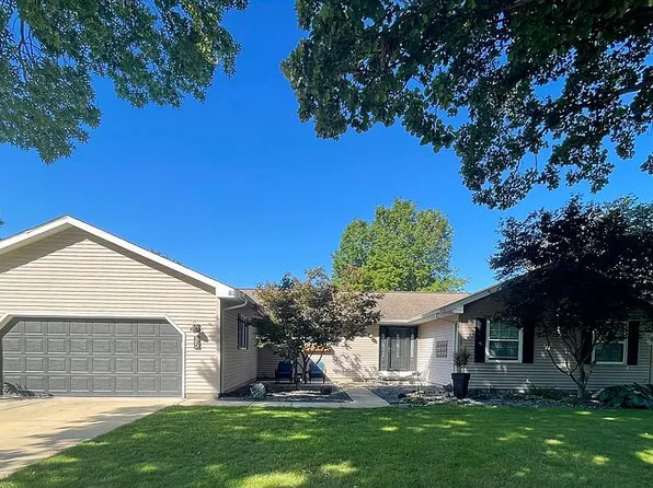 35 Stardust Dr, Sherman, IL 62684