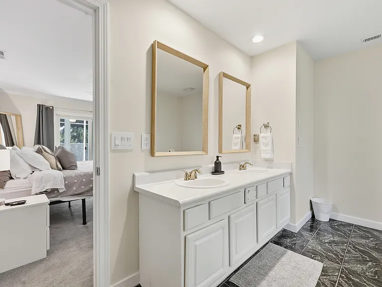 121 W Wakefield Blvd — Photo 23