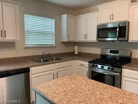 1033 Hidden Meadow Rd — Photo 12