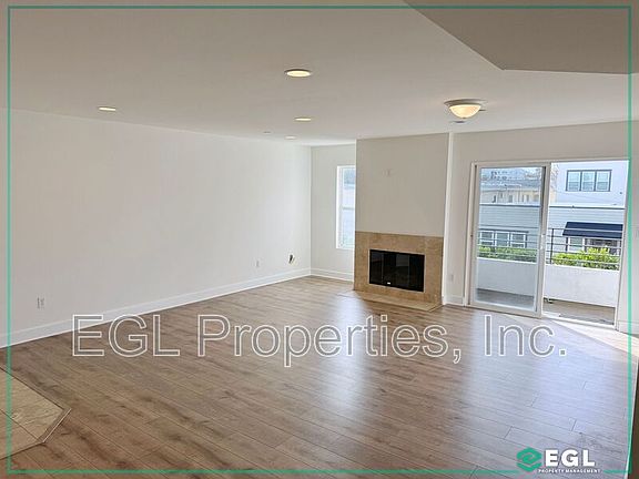 2nd image of 1951 N Beachwood Dr APT 201