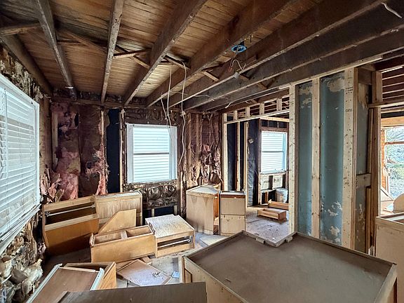 3rd image of 38 Manly St