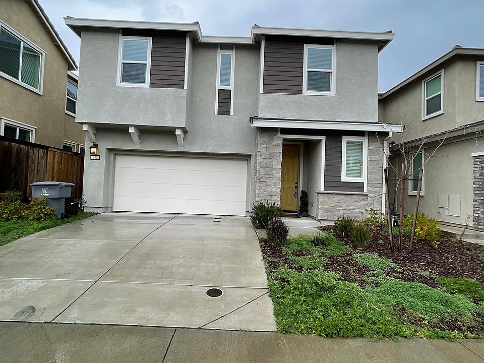 1st image of 912 Puma St
