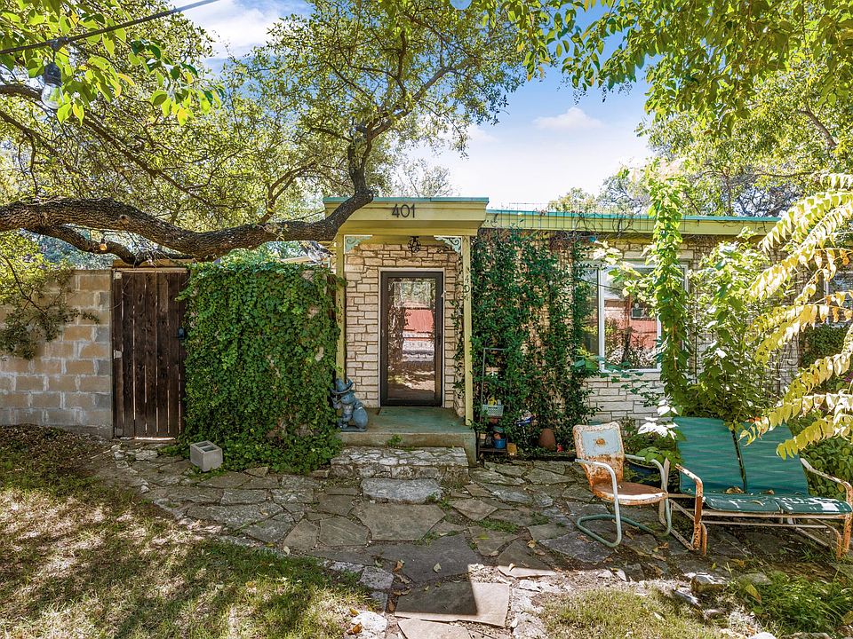 Recently renovated Bouldin cottage tucked between South First and South Congress. Easy walking distance to restaurants and shopping.
