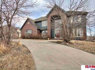 427 S 166th St, Omaha, NE 68118