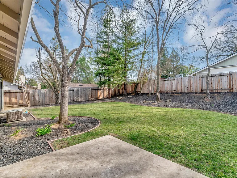 1060 Saint Andrews Dr — Photo 31