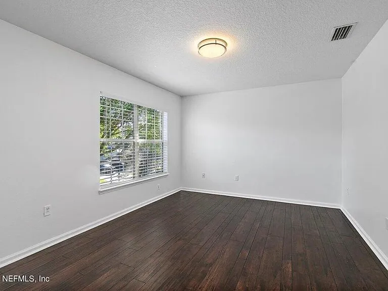 11187 Castlemain Cir W — Photo 18