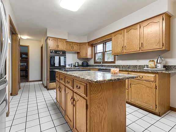 5th image of 1525 Sandburg Dr