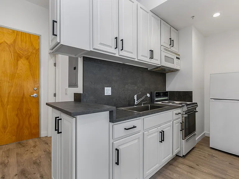 900 Wilshire Blvd #302 — Photo 4