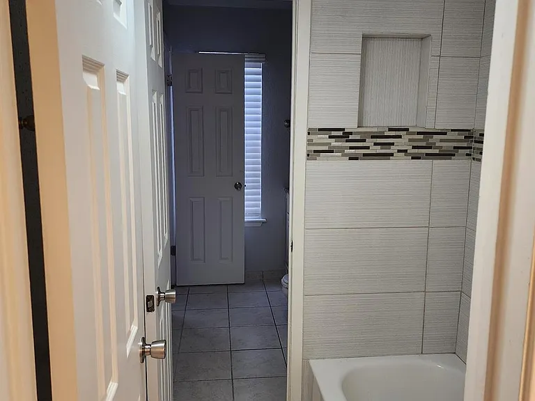 11710 Southlake Dr #6 — Photo 12
