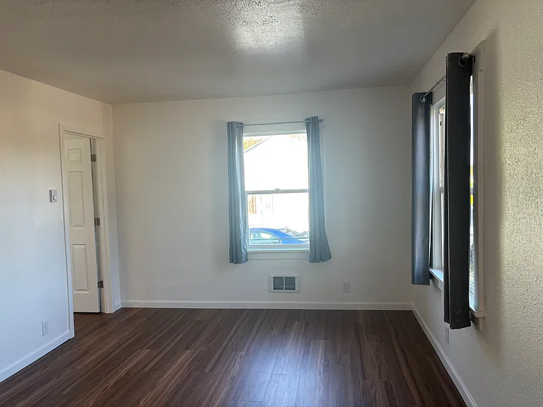 1725 S 35th St — Photo 7
